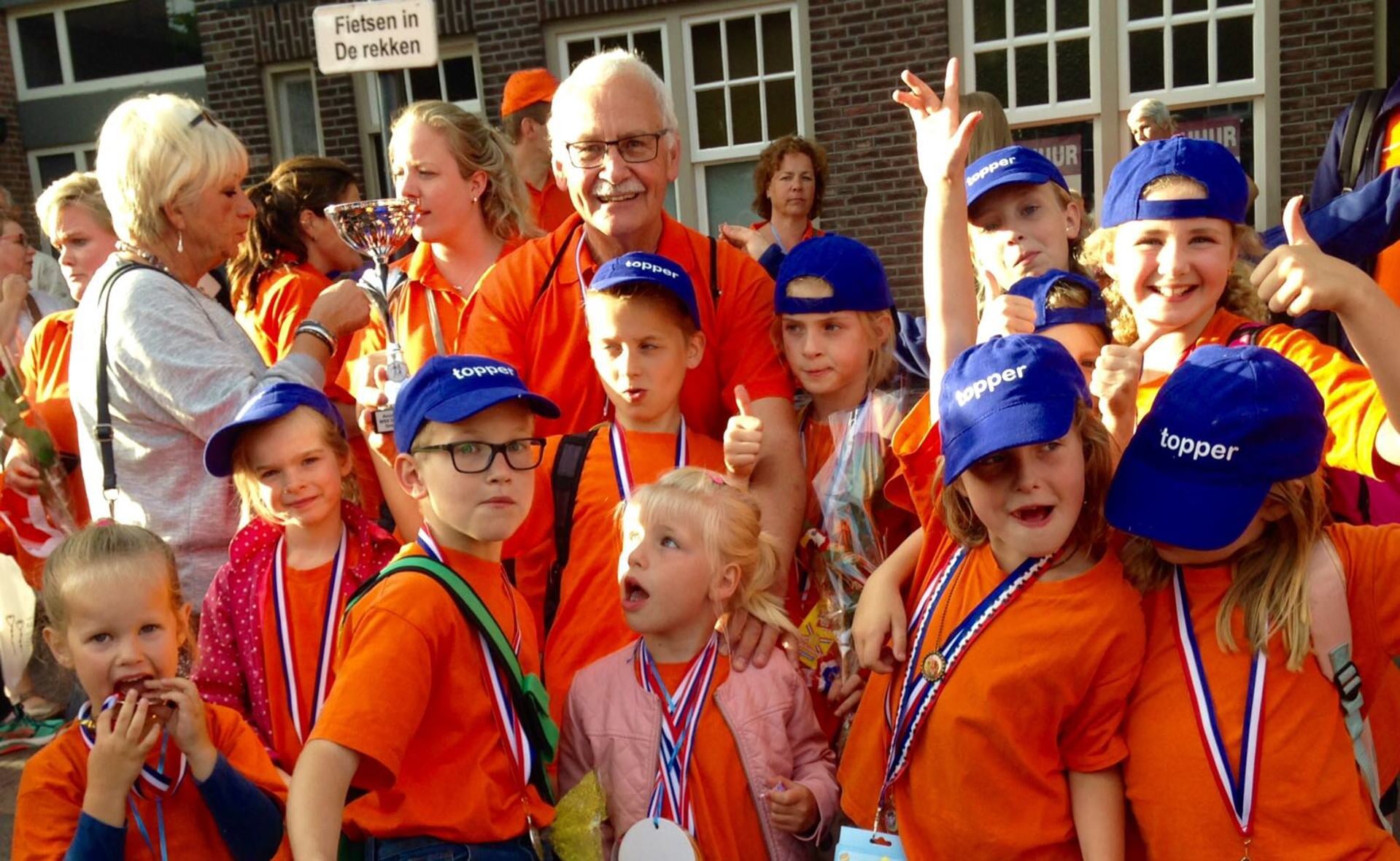 De Prinses Amaliaschool won tijdens de prijsuitreiking van de avondvierdaagse van Boxtel een een prijs voor de meest verkeersveilige school. (Foto: Linda van de Wiel).