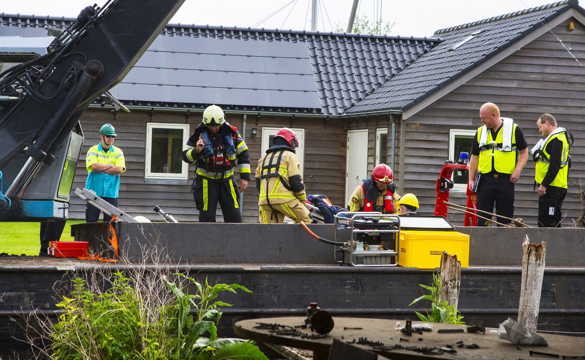 De Boxtelse brandweerlieden eindigden op de zesde plek tijdens de vaardigheidstoetsen in Aalsmeer. (Foto: Sander van Gils).