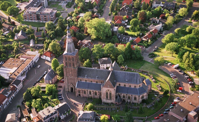 <p>De Sint-Petrusbasiliek beschikt sindskort over moderne uitzendapparatuur om de Heilige Mis op zondag live te streamen. (Foto: eigen collectie).</p>