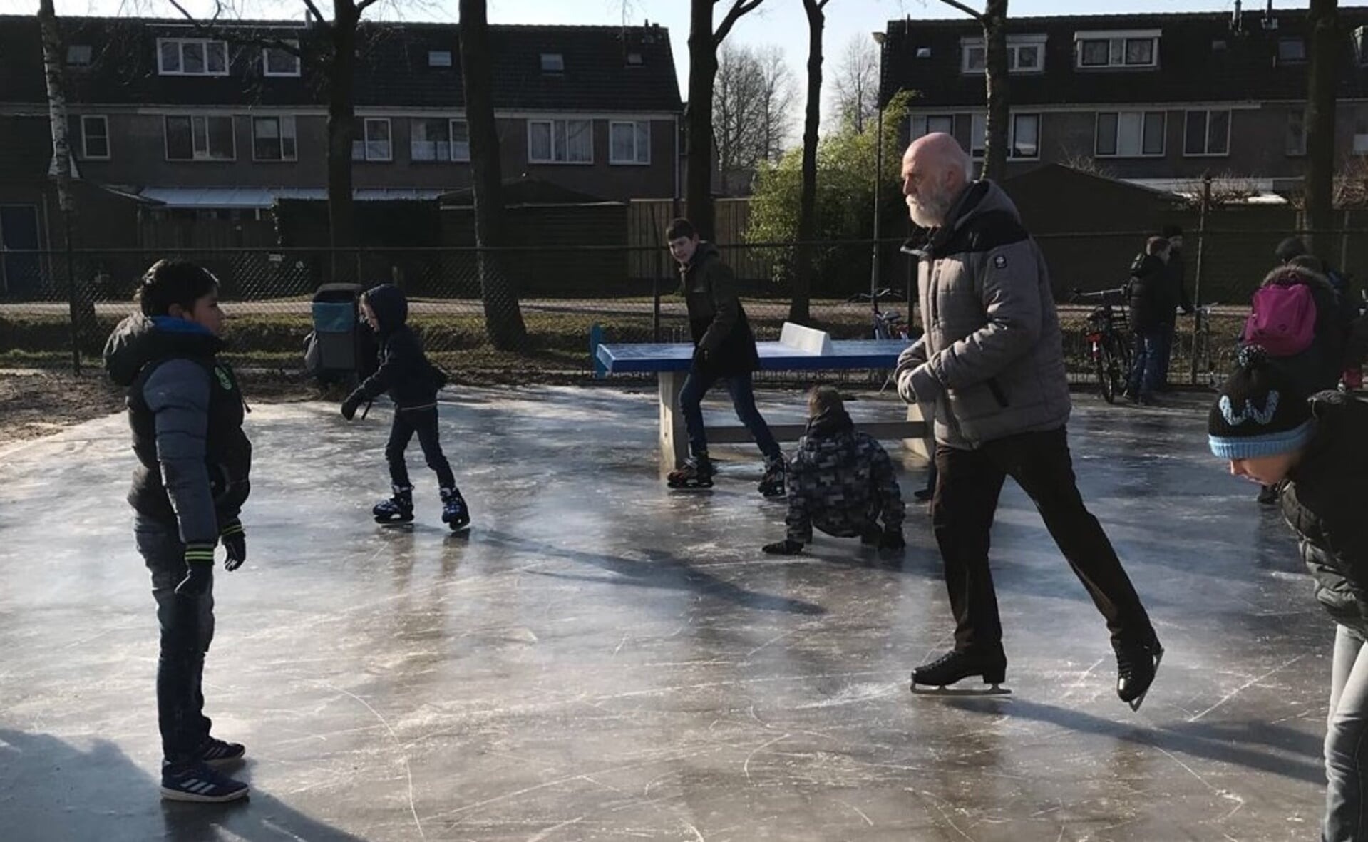 Ger (rechts) waagt zelf ook zo nu en dan een baantje.