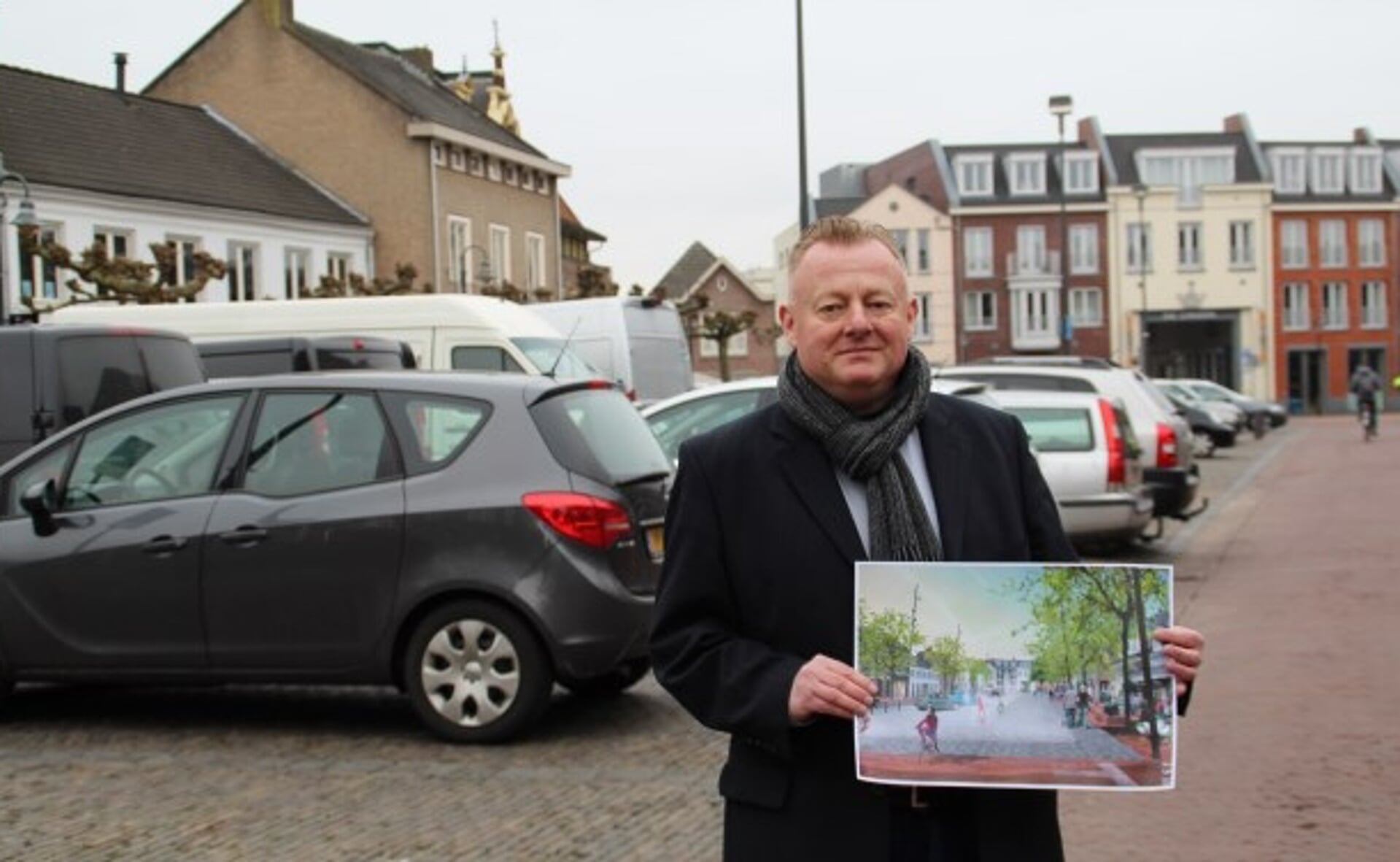 Eric van den Broek met een concepttekening van de nieuwe Markt. (Foto: Gemeente Boxtel)