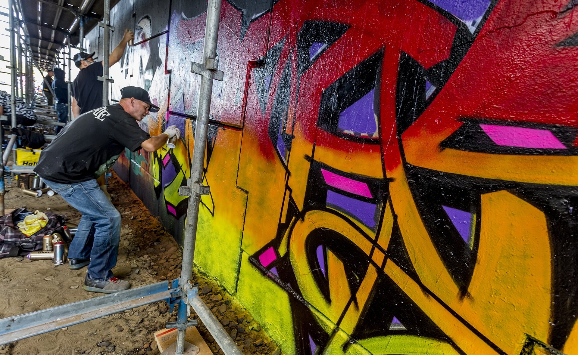 Tijdens de vijfde editie van TunnelVision gaan komende zondag ruim vijfig graffitikunstenaars aan de slag in de Boxtelse spoortunnel Duits Lijntje onder de rijksweg A2.