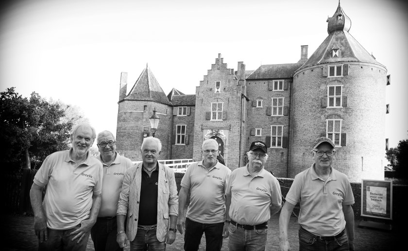 De band wordt gevormd door Jos, Ben, Hans, Ad, Gerard en en Jan.