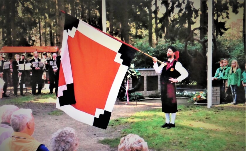 De 75-jarige bevrijding van Boxtel werd herdacht. Helaas werkte het weer niet echt mee. Foto: Ad van de Wetering.