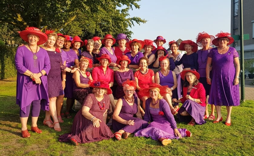 Onder het motto ‘Leef je leven, vergeet je leeftijd” maken de Purple Roses uit Boxtel er iedere maand een feestje van.