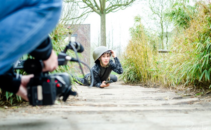 Basisscholen in Boxtel zijn al sinds de start van dit schooljaar bezig met lessen over film, en hanteren ook de camera. (Foto: Robert Toet)..