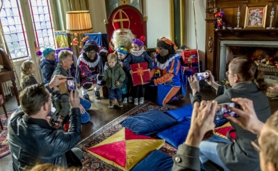 <p>Hoewel de Sint wel op kasteel Stapelen verblijft, mogen kinderen hem niet bezoeken dit jaar.</p>
