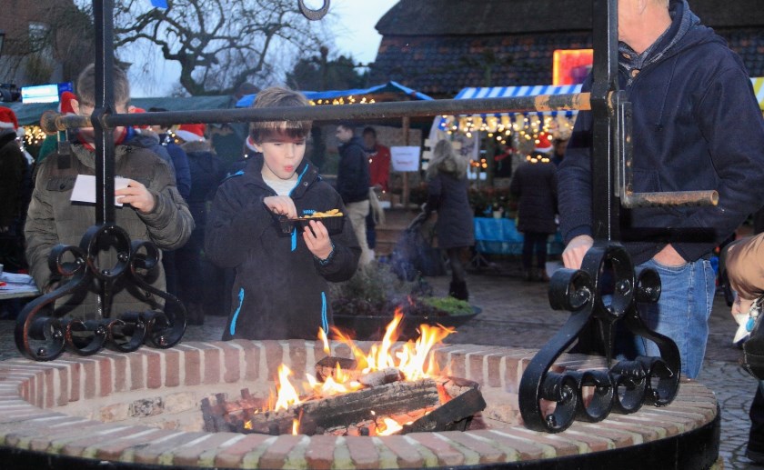 Gezelligheid in de kou. Foto: Ruud van Nooijen.