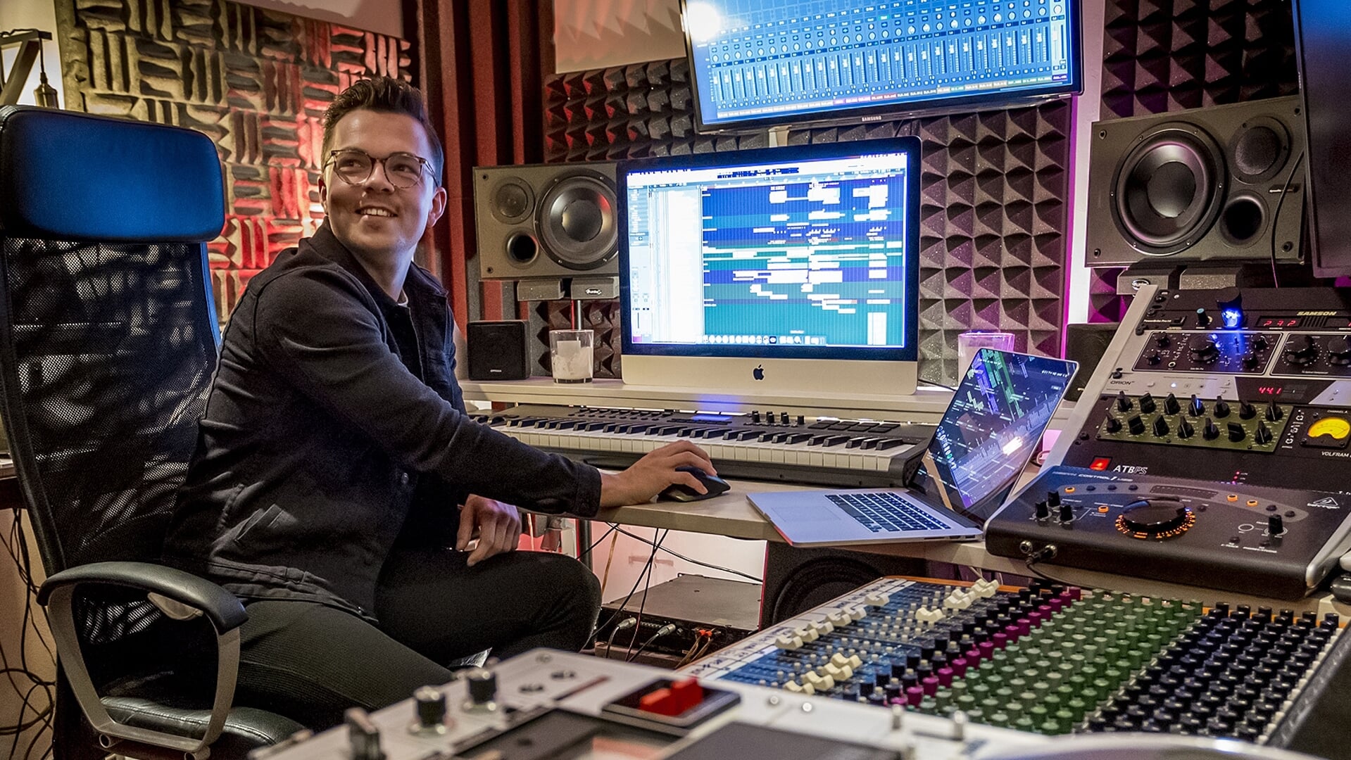 Wouter Hardy in zijn studio te Rotterdam in de periode dat hij en Duncan Laurence het Eurovisie Songfestival wisten te winnen met het nummer Arcade.