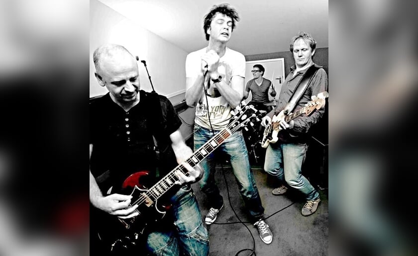 Miles From The Underground Scene is één van de optredende bands.