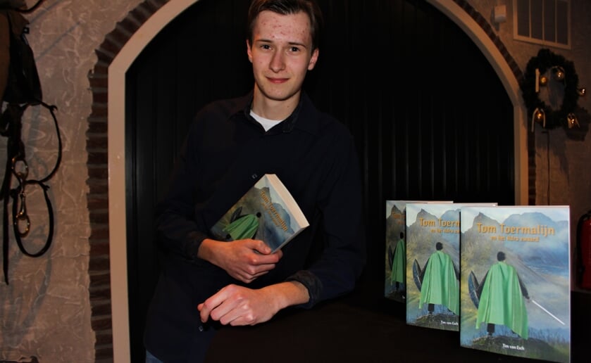 Tim van Esch was vijf jaar doende met het eerste deel van de trilogie Tom Toermalijn en het Adra zwaard. Foto Wendy van Lijssel