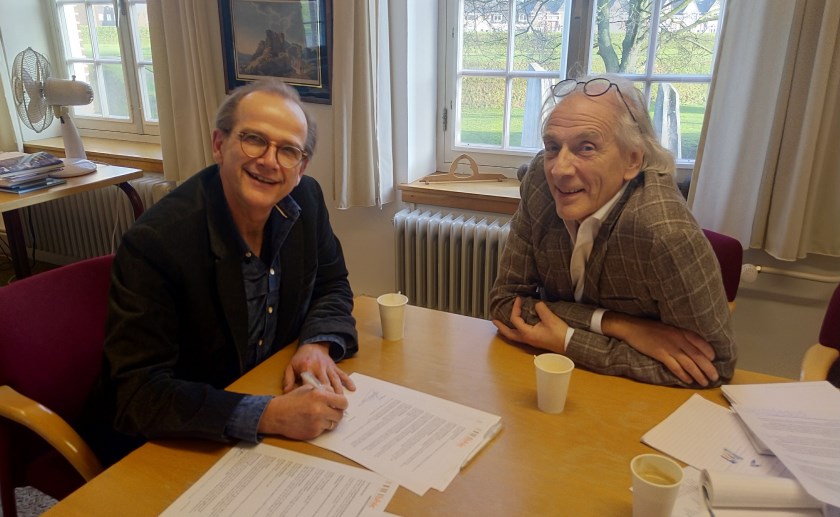 René Bastiaanse en Jan Kriek, tekenmoment op de Citadel in ‘s-Hertogenbosch.