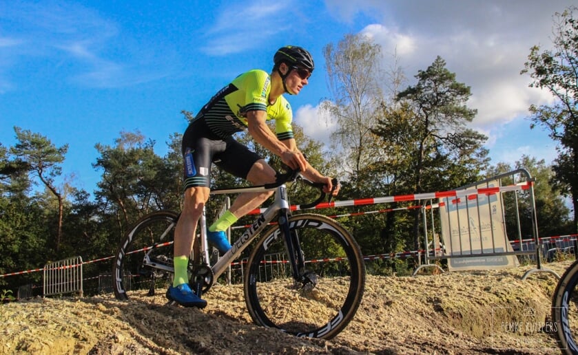 Klaas stapte over naar de elite en rijdt intussen met de profs mee met team E-Power Bakker Racing