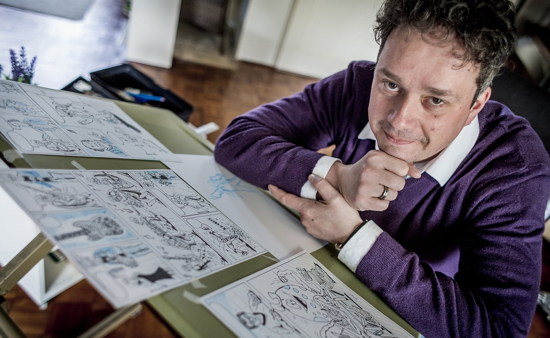 Ralph Dikmans is naast striptekenaar ook docent. Binnenkort geeft hij in de bieb het kindercollege KennisBende over de zeventiende-eeuwse kunstschilder Rembrandt van Rijn. (Foto: Peter de Koning).