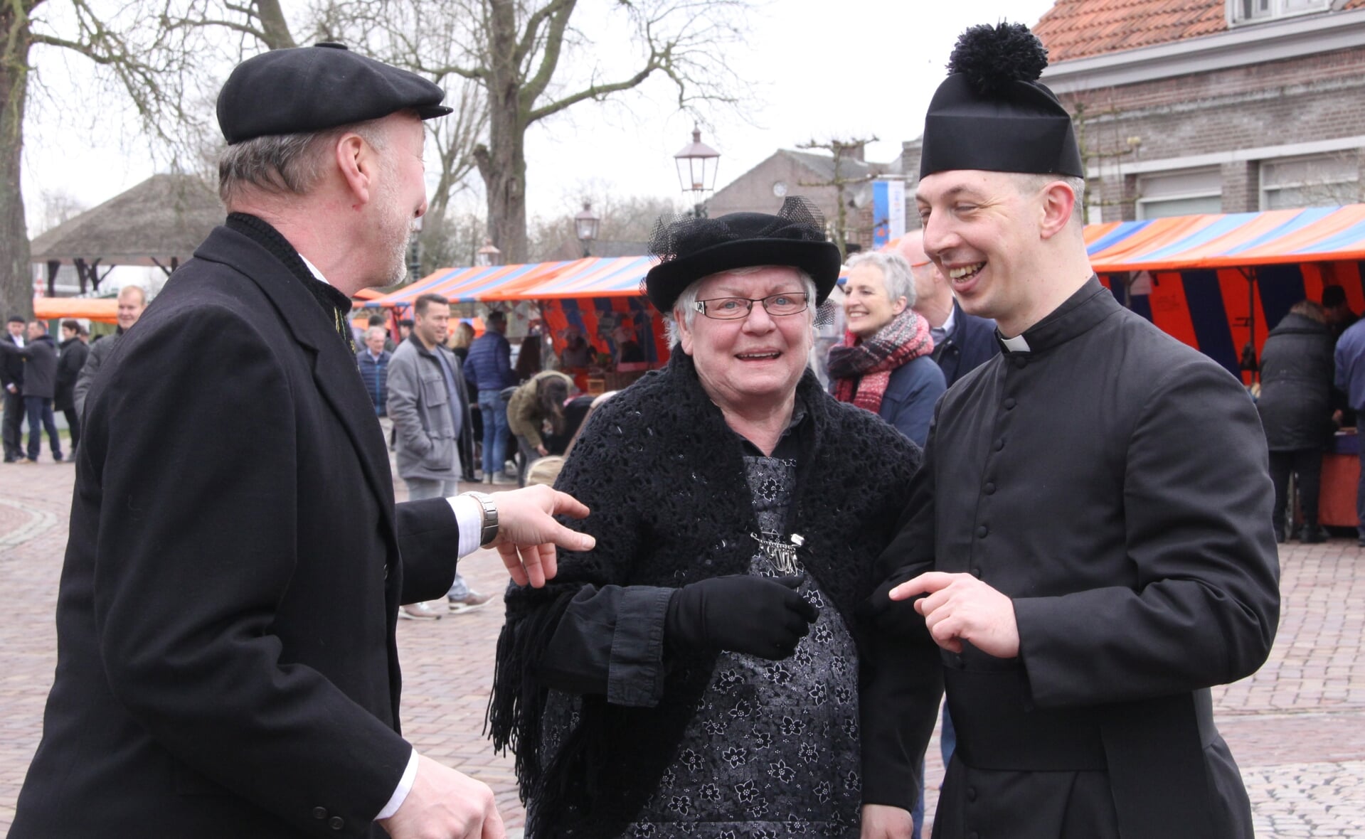 Kapelaan Geoffrey de Jong (rechts) tijdens de Boeremèrt om 2019. (Foto: Gerard Schalkx). 