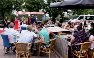 <p>Het terrein van restaurant N9NE aan de Parallelweg Zuid in Boxtel leent zich goed voor evenementen als een drive thru restaurant. Voorgaande jaren organiseerde eigenaar Jos Hermans al vaker foodtruck-evenementen.</p>