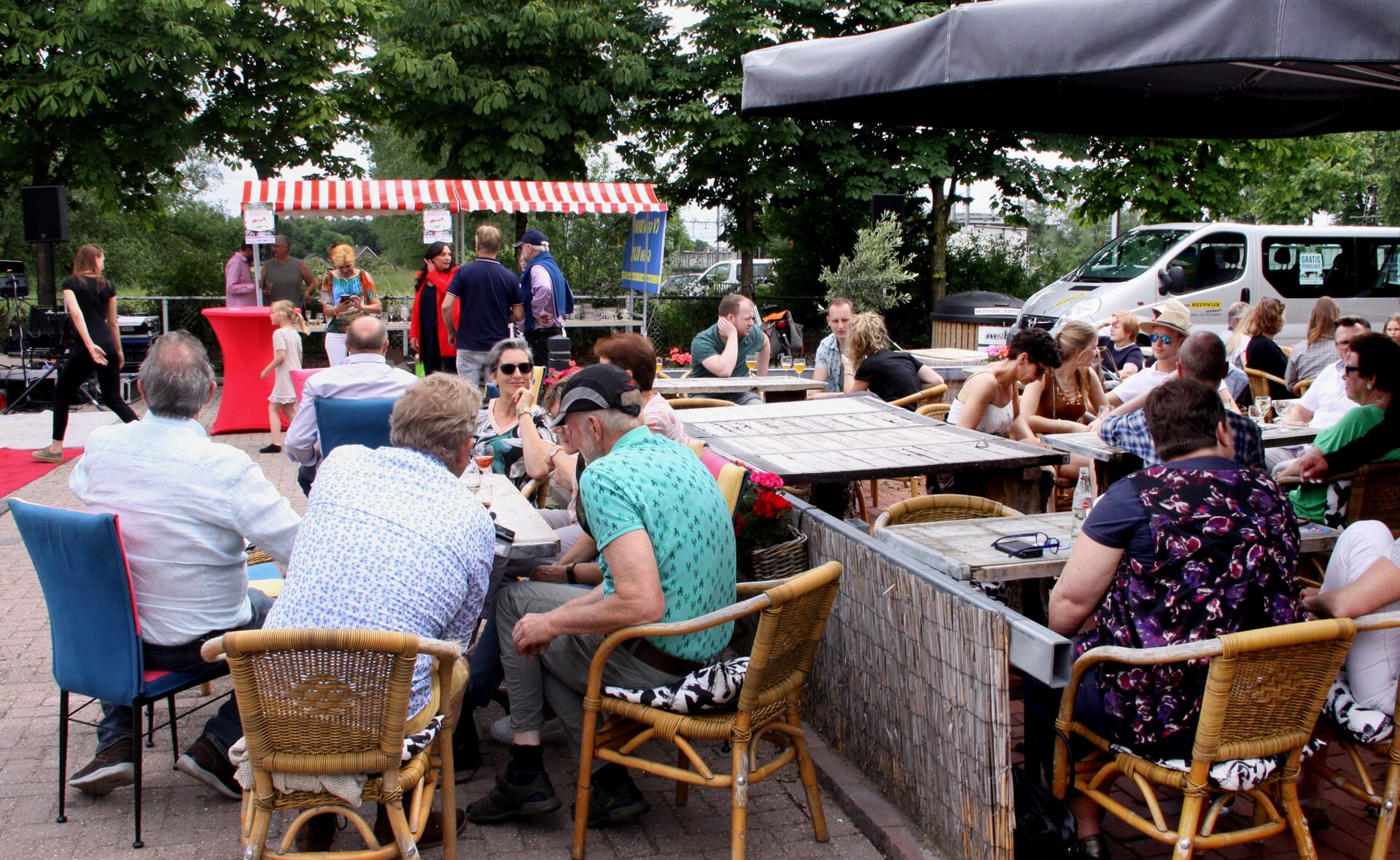 Het terrein van restaurant N9NE aan de Parallelweg Zuid in Boxtel leent zich goed voor evenementen als een drive thru restaurant. Voorgaande jaren organiseerde eigenaar Jos Hermans al vaker foodtruck-evenementen.