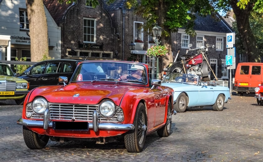 Waar normaal gesproken jaarlijks een oldtimershow is in Oirschot, houdt de organiserende club nu een toerrit. (Foto: eigen collectie).