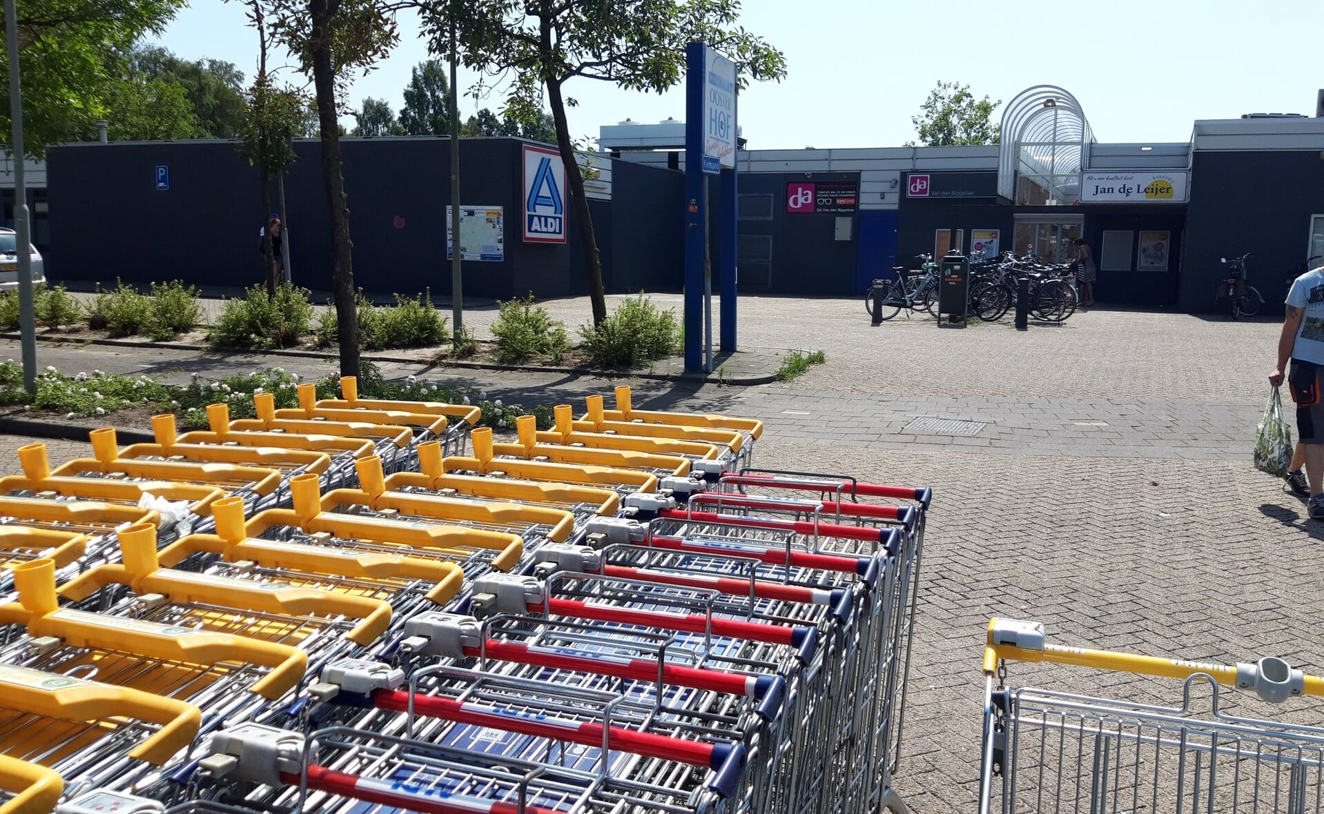 De noordelijke gevel van winkelcentrum Oosterhof wordt doorgetrokken. Hiervoor verkoopt de gemeente Boxtel een stukje openbaar gebied ter grootte van circa 175 vierkante meter. (Foto: Henk van Weert, 2019).