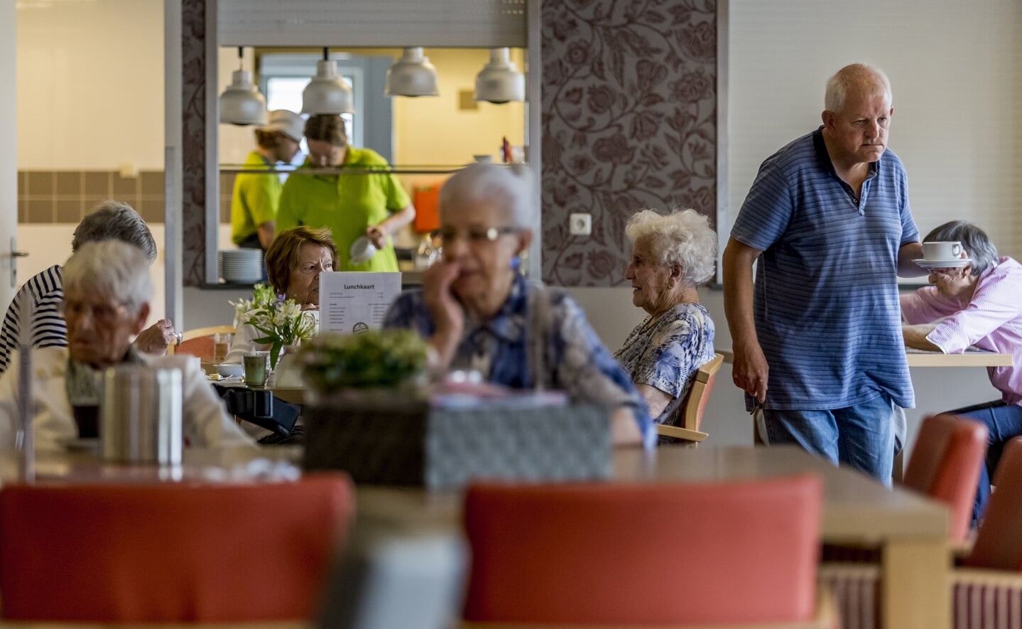 Stichting Broodnodig runt sinds 2019 ook het eetpunt in de ontmoetingsruimte van wooncomplex Elisabethsdael aan de Mgr. Bekkersstraat. Foto's: Peter de Koning, 2019. 