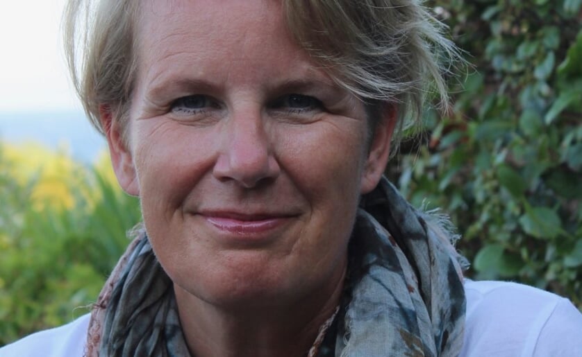 Spreker Corine Jansen belicht het onderwerp rouw(en) van alle kanten tijdens de Internationale Dag van de Palliatieve Zorg