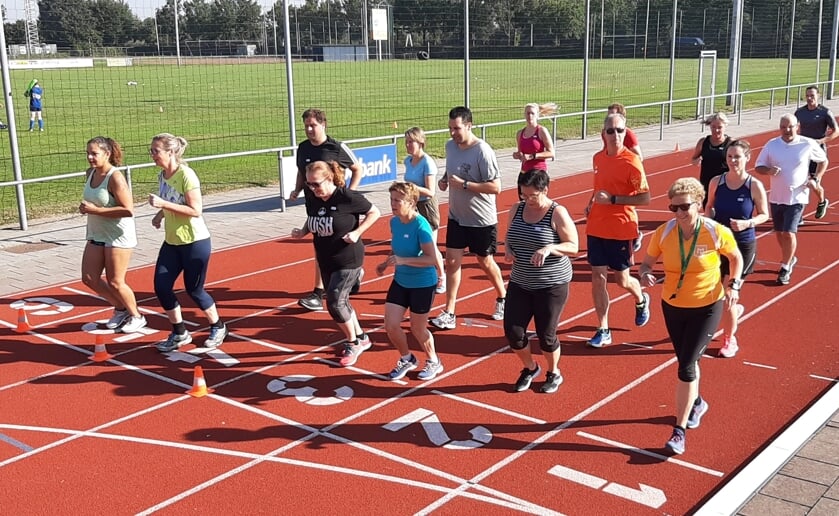 Zeventien sportievelingen zijn bij atletiekvereniging Marvel in Boxtel gestart aan een nieuwe reeks Start To Run.