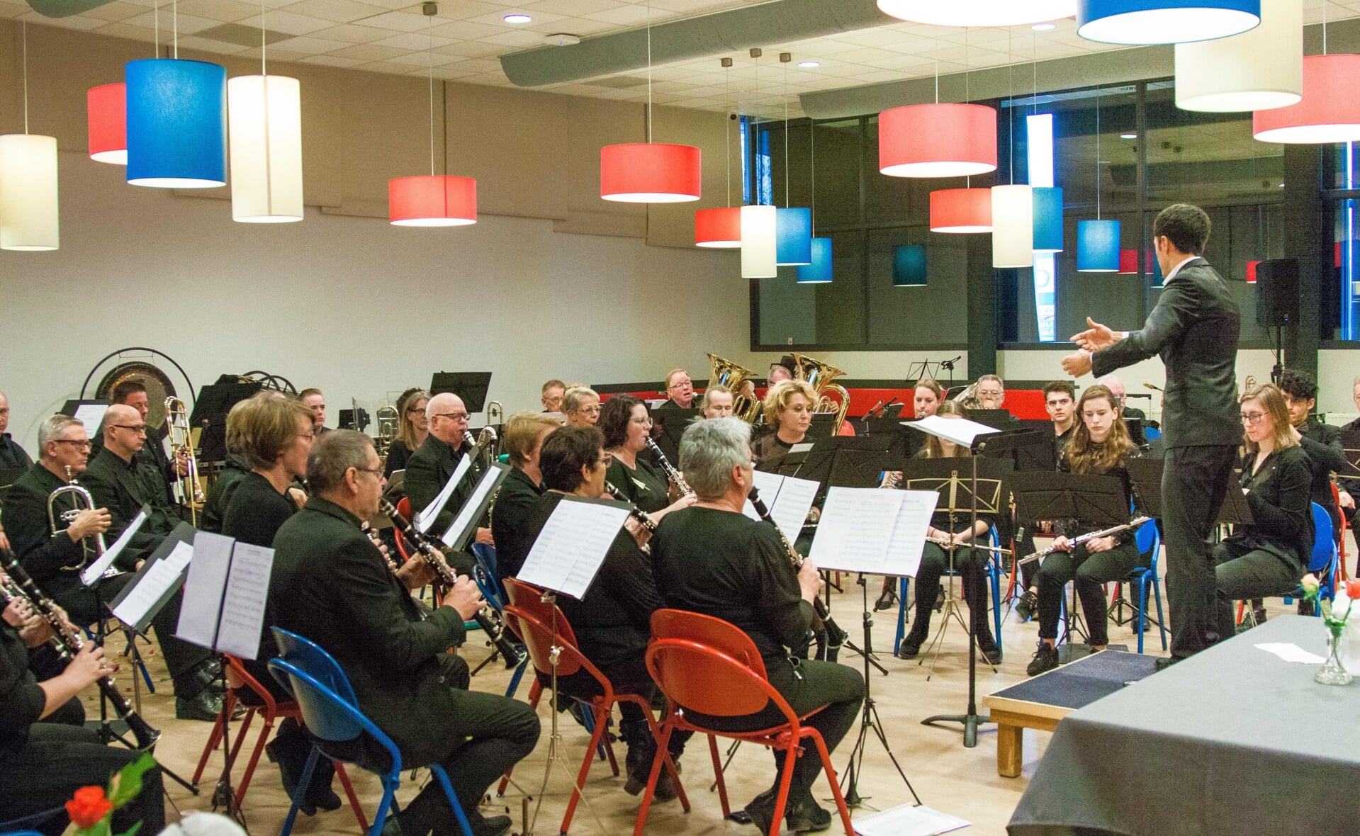 De orkesten van de Gildenbondsharmonie gaven zondag tijdens het nieuwjaarsconcert invulling aan het thema Verbinding. (Foto's: Bert Pijpers). 