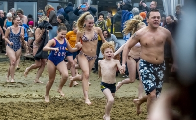 <p>Op hoop van zegen dan maar: de aanloop richting de ijskoude plas De Langspier blijkt meestal het spannendst.</p>