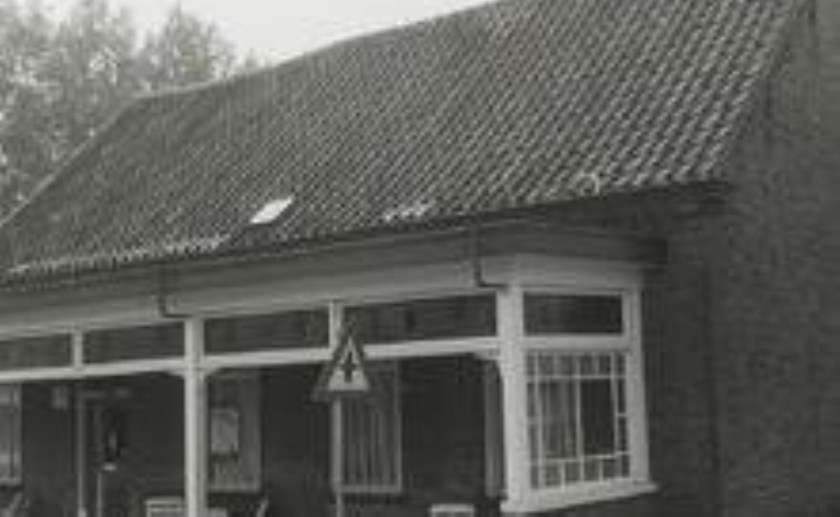 Foto: Café Van der Velden aan de Barrierweg.