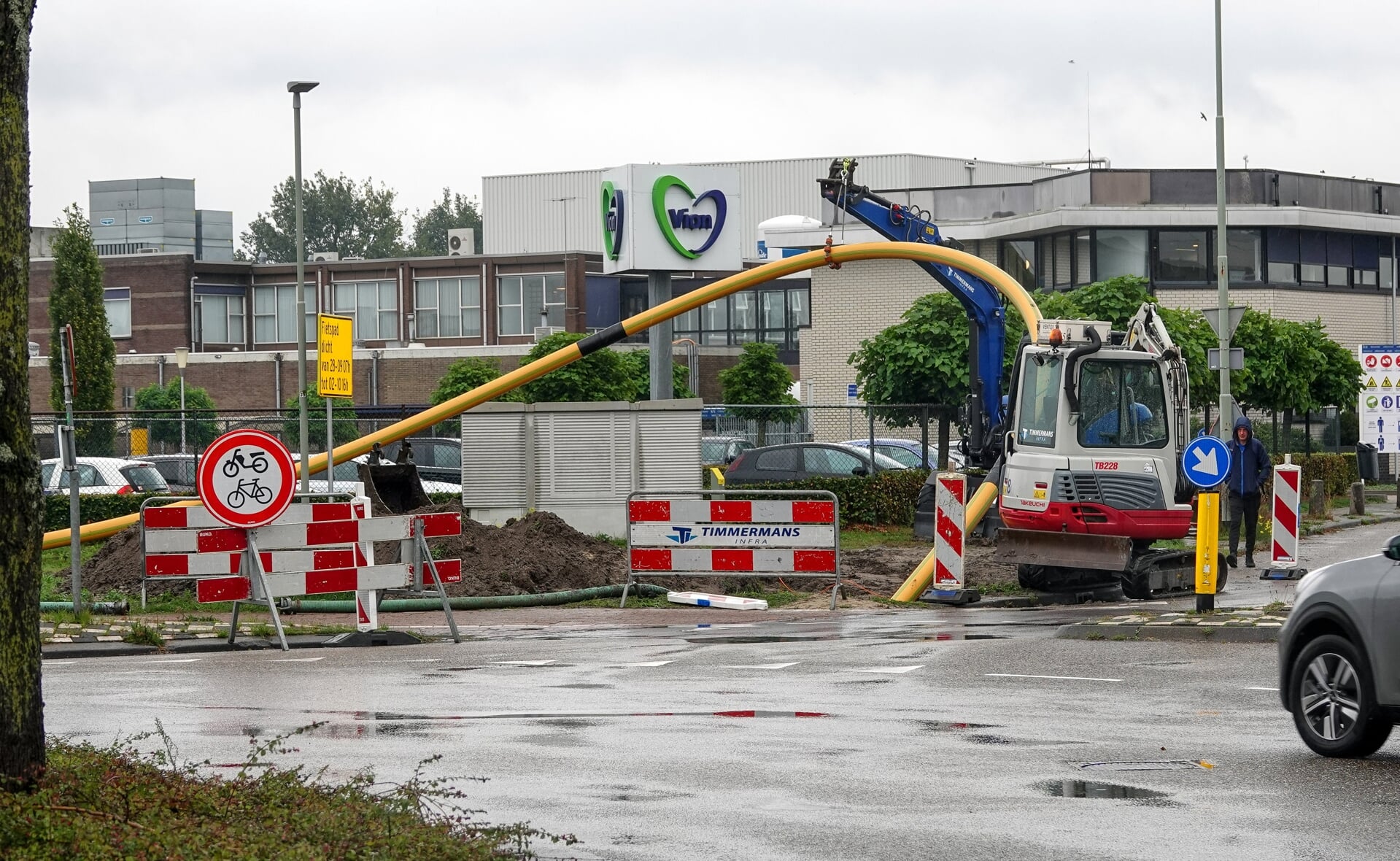 Ook in de gemeente Boxtel worden straten en trottoirs met enige regelmaat opgebroken voor de aanleg van kabels en leidingen. De foto is genomen toen op bedrijventerrein Ladonk een gasleiding de grond in ging. 