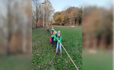 <p>Stoere welpen houden best van een stevig robbertje touwtrekken. (Foto: Scouting Boxtel).</p>