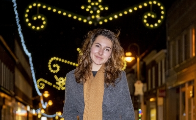 <p>De Boxtelse Lisa van den Hout (21) zou het ontzettend leuk vinden om ook in Boxtel haar acteerkwaliteiten in te kunnen zetten. Momenteel timmert het talent aan de weg. </p>