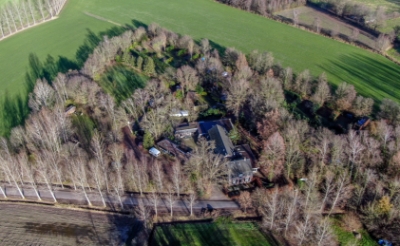 <p>Kampeerboerderij en minicamping De Mus'donck aan de Gemondesestraat in Liempde biedt al bijna dertig jaar kleinschalige verblijfsrecreatie. Die functie blijft behouden, meldt scheidend eigenaar Ton van Beugen. (Foto: Albert Stolwijk). </p>