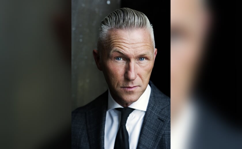 Schrijver Alex Boogers. Kaarten voor Boek&Bal op 7 maart om 20.15 uur in Podium Boxtel zijn verkrijgbaar via www.podiumboxtel.nl.