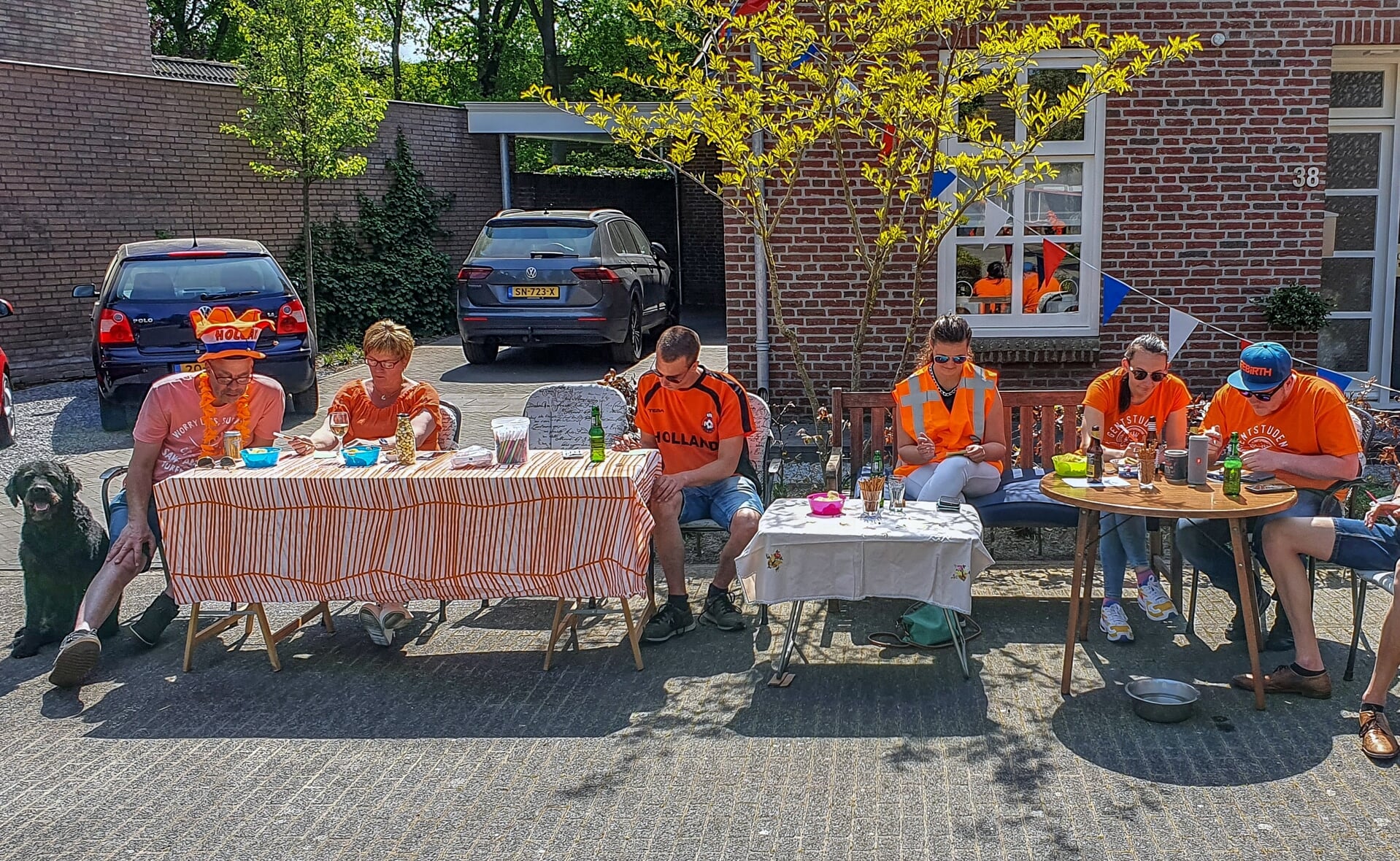 Vorig jaar was er in Esch een voordeurbingo, nu zijn er speurtochten voor kinderen. (Foto: Rens van den Elsen).