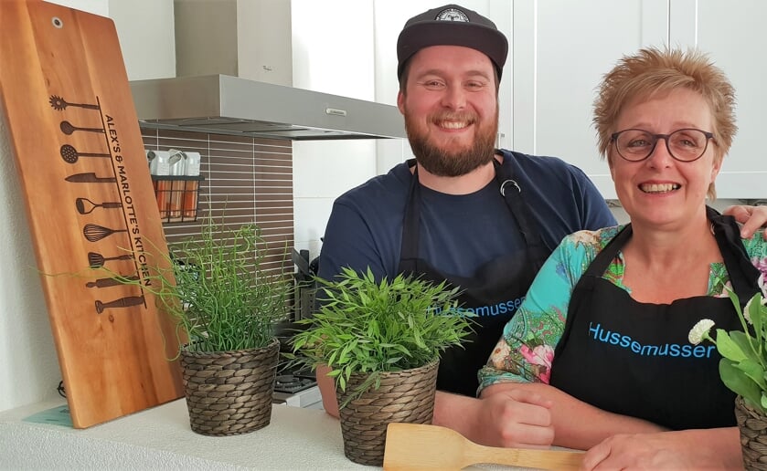 Alex en Agnes van Son hebben een gezamenlijke passie voor koken en een eigen site vol recepten. foto: Arno van Son