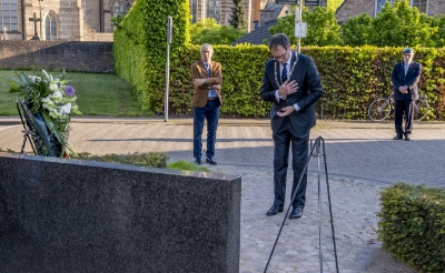 <p>Burgemeester Van Meygaarden tijdens de herdenking van vorig jaar.</p>