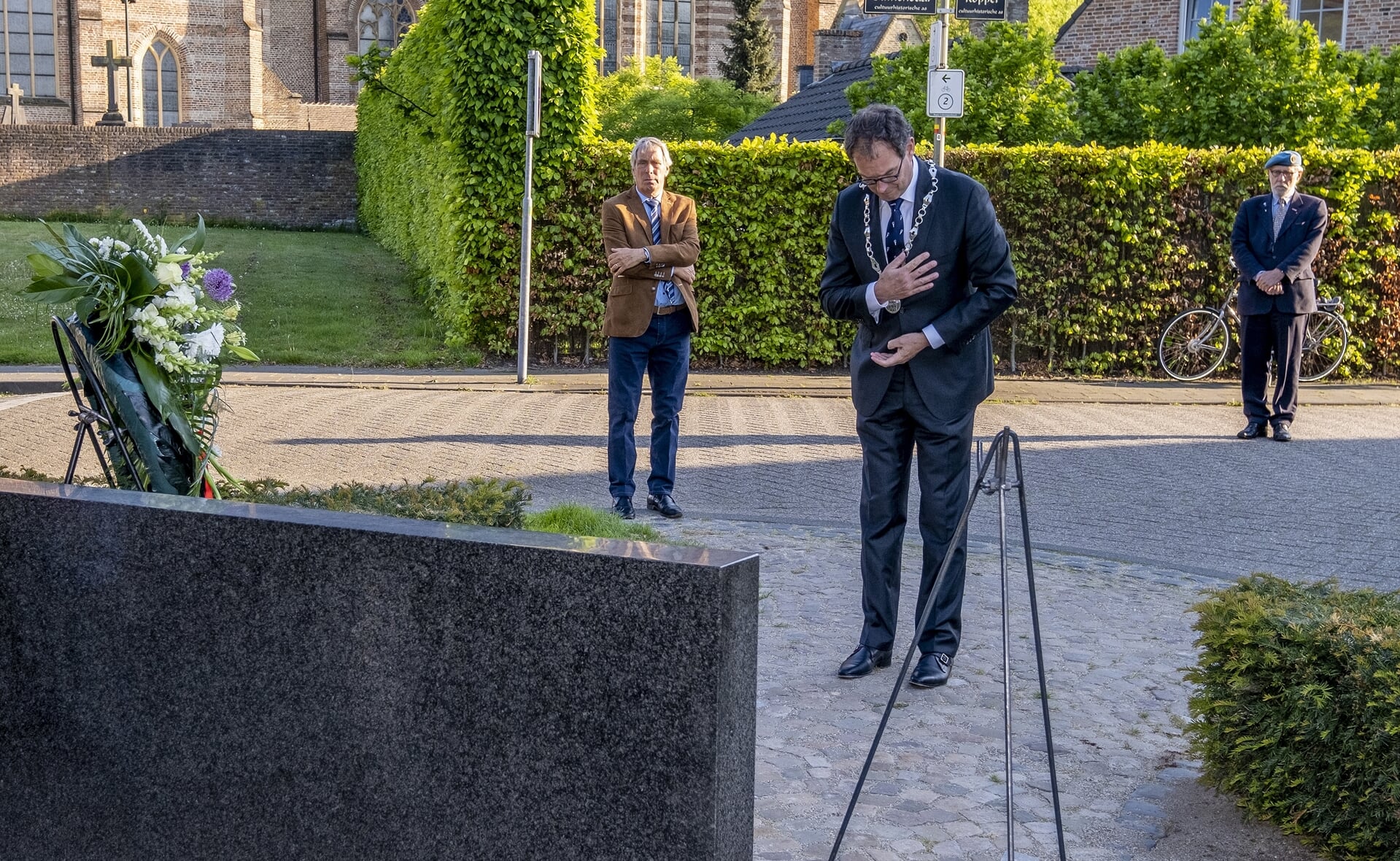 Burgemeester Van Meygaarden tijdens de herdenking van vorig jaar.