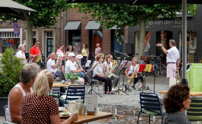 <p>Gezelligheid op de Markt in Boxtel begin augustus. Dit weekend blijft het stil, vooral vanwege het toenemende aantal besmettingen in de regio. (Foto: Albert Stolwijk).</p>