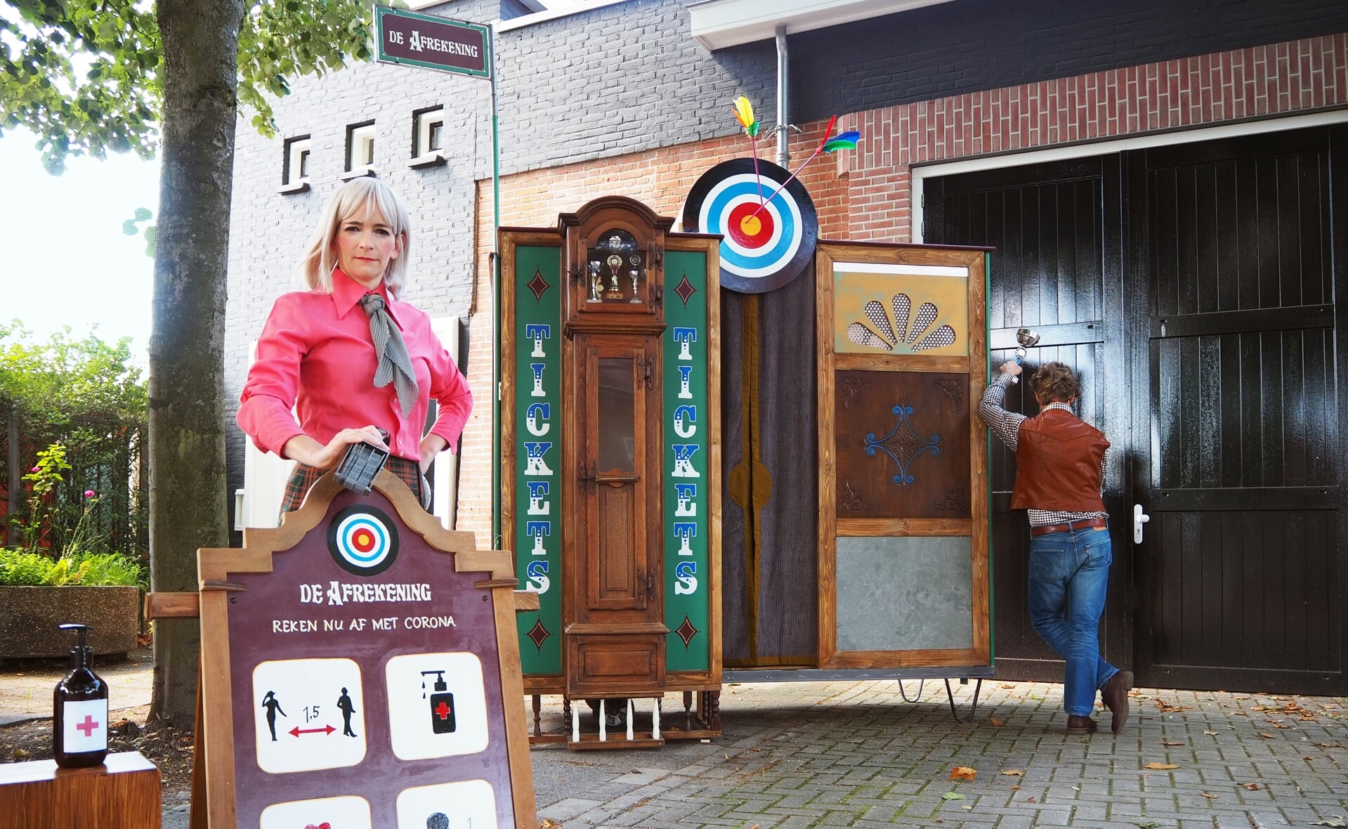 Straattheatergezelschap TukkersConnexion uit Rotterdam geeft zondag 20 september op de Markt in Boxtel toch nog een beetje glans aan een verder afgelast festival Bockesprongen. De groep heeft een coronaproof act opgezet.