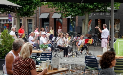't Brukels Muziekske strooide in augustus al vrolijke klanken over de Marktterrassen in hartje Boxtel.