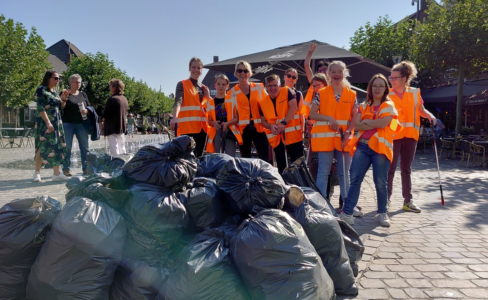 Een deel van de 'opbrengst' die vrijwilligers in 2020 bijeenbracht tijdens de zwerfvuilactiie op World Clean Up Day.