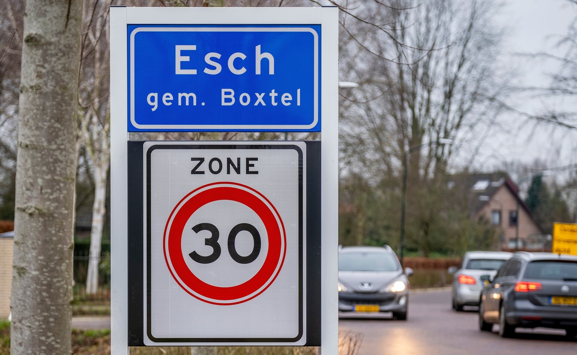 Met ingang van 1 januari 2021 maakt het dorp Esch deel uit van de gemeente Boxtel. Op de eerste werkdag van het nieuwe jaar werden de komborden vervangen. 
