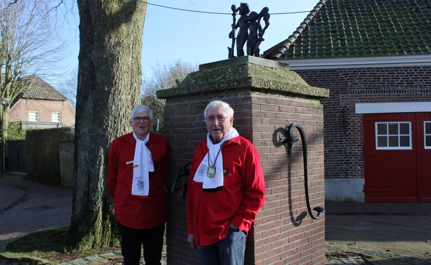 Willy en Jan zijn al 54 lid van het Bacchuscorps en peinzen er niet over te stoppen. Foto: Wendy van Lijssel