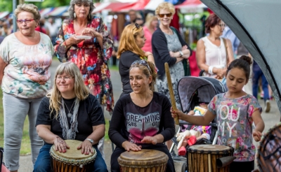 <p>Bazaar Boxtel in 2015. Het multiculturele evenement in park Molenwijk wordt gehouden, staat al jaren op de agenda. Voorzitter Michel Verhoeven verwelkomde vorig jaar drie nieuwe bestuursleden, maar die wachten nog op hun debuut. Verhoeven: ,,Ze staan te popelen!"</p>