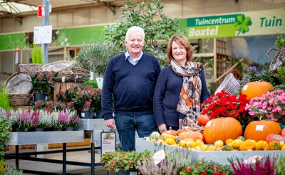 <p>Nel en Sjaak van Engelen zijn een kwarteeuw eigenaar van Tuincentrum Boxtel aan de Vuurijzer. Ze verkopen hun zaak; het wordt een vestiging van Intratruin. </p>