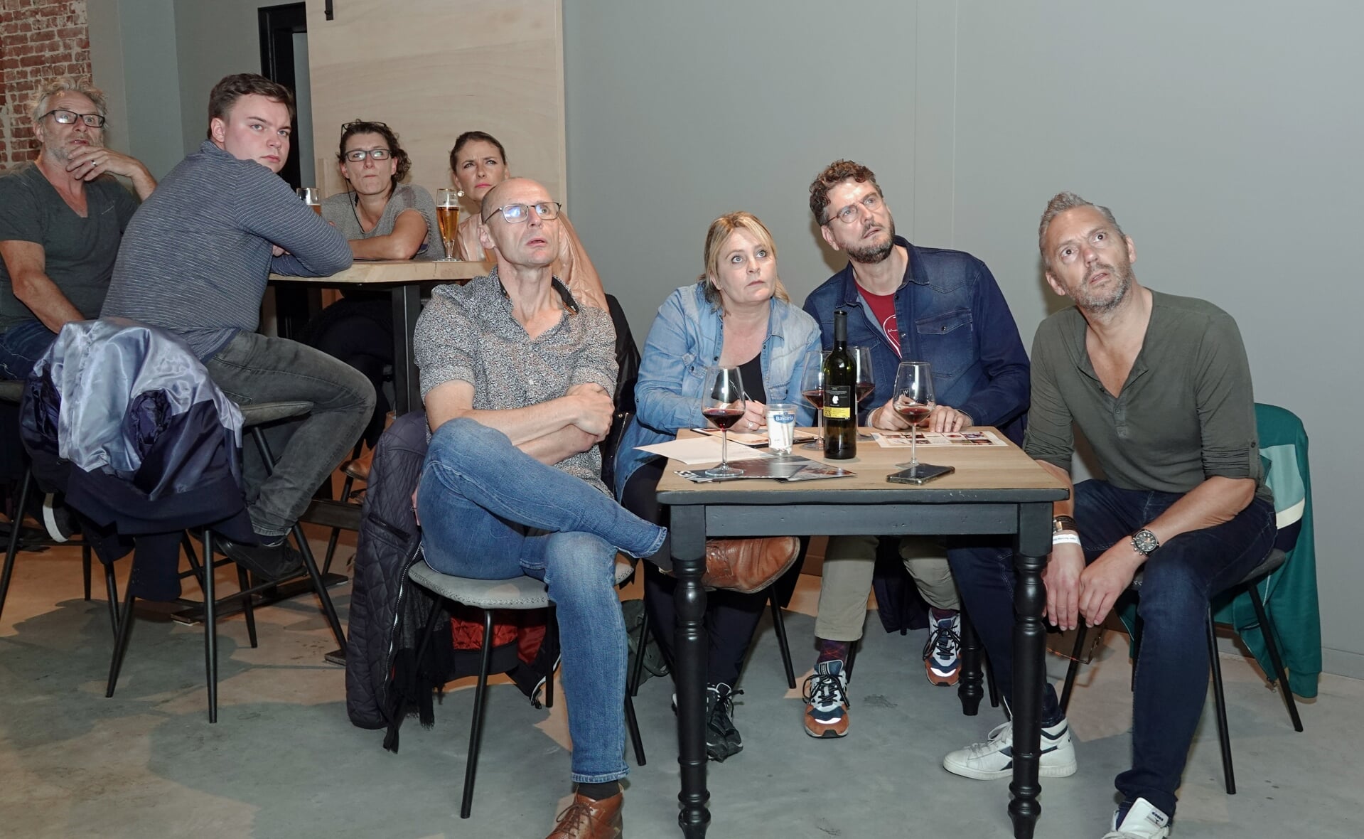 Gespannen gezichten tijdens de zevende editie van de Open Boxtelse Quizronde van The Brain die werd gehouden in zeven verschillende cafés op en rond de Markt.