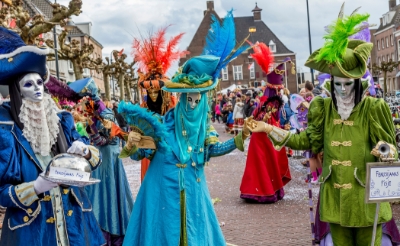 <p>De groep Sissy Girls in de Grote Eendentrek, de Boxtelse carnavalsoptocht. </p>