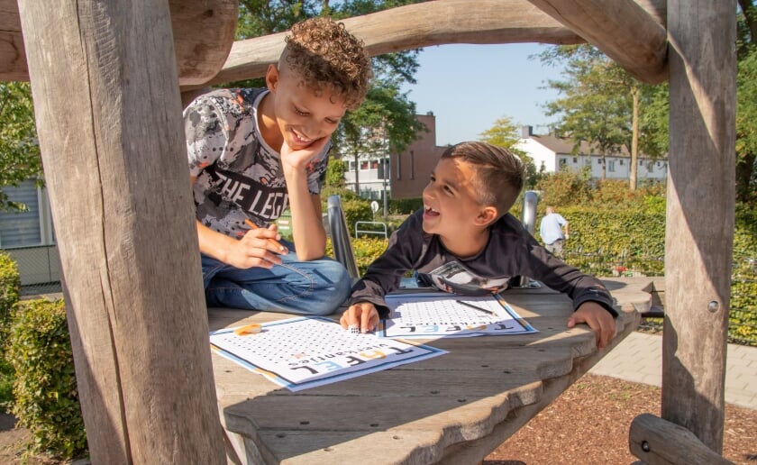 <p>Tijdens de Nationale Buitenlesdag kregen leerlingen van onder meer de Molenwijkschool en de Willibrordusschool les op een buitenlocatie. Foto: IVN/Jantje Beton. </p>