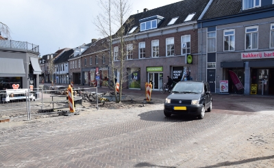 <p>Vanaf maandag 19 april kunnen auto's tijdelijk niet meer vanaf de Rechterstraat richting de Markt rijden. Tot begin juli is het centrum door de herinrichting van de Boxtelse winkelstraat voor gemotoriseerd verkeer slechter bereikbaar. </p>